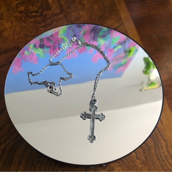 Vintage pewter cross pendant on chain necklace - Picture 2 of 9